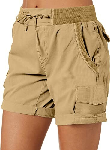 Khaki cargo shorts with pockets